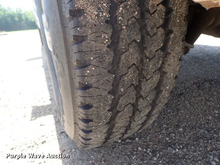 image for item DE5560 2002 Chevrolet Silverado 1500 Ext. Cab pickup truck