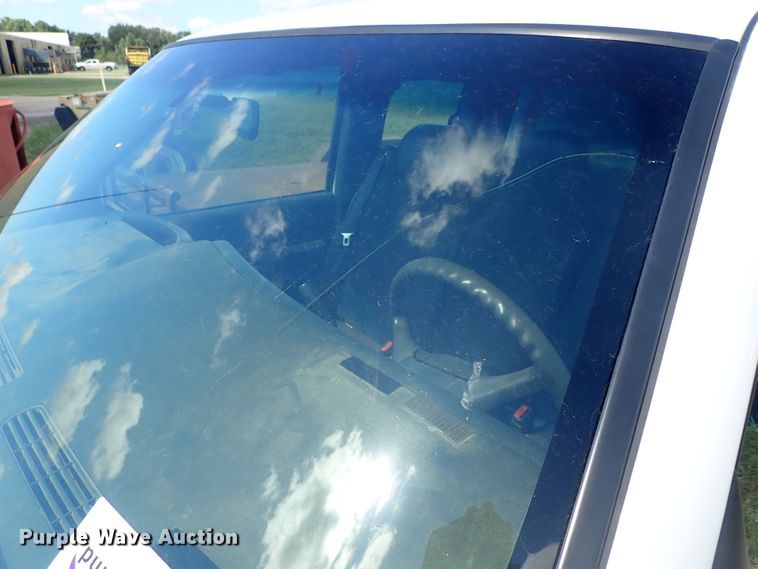 image for item DE5560 2002 Chevrolet Silverado 1500 Ext. Cab pickup truck