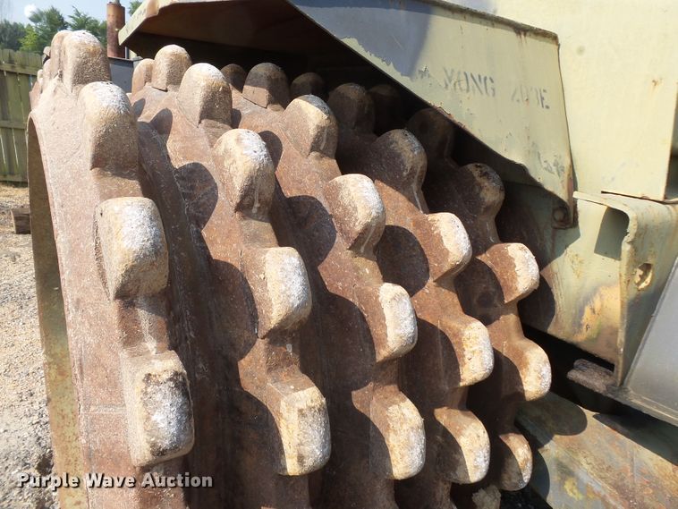 image for item DE7833 1977 Bomag K300 landfill compactor