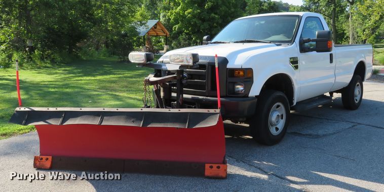 image for item DE8244 2009 Ford F350 Super Duty XL pickup truck