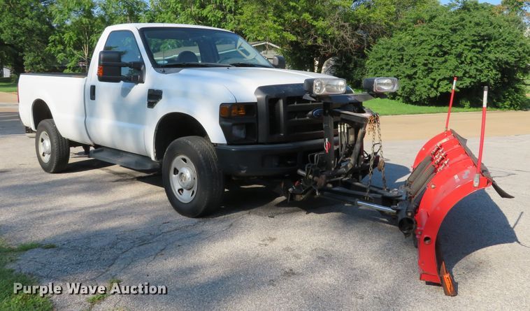 image for item DE8244 2009 Ford F350 Super Duty XL pickup truck