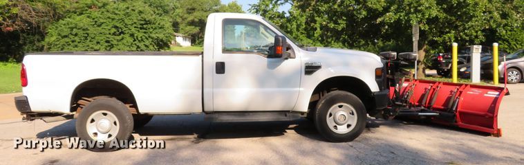 image for item DE8244 2009 Ford F350 Super Duty XL pickup truck