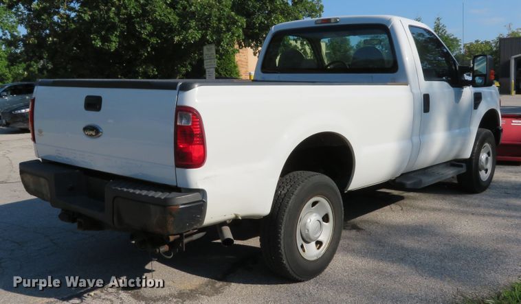 image for item DE8244 2009 Ford F350 Super Duty XL pickup truck