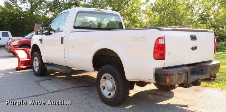 image for item DE8244 2009 Ford F350 Super Duty XL pickup truck
