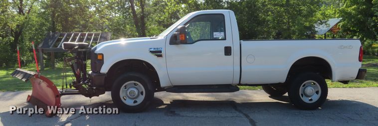 image for item DE8244 2009 Ford F350 Super Duty XL pickup truck
