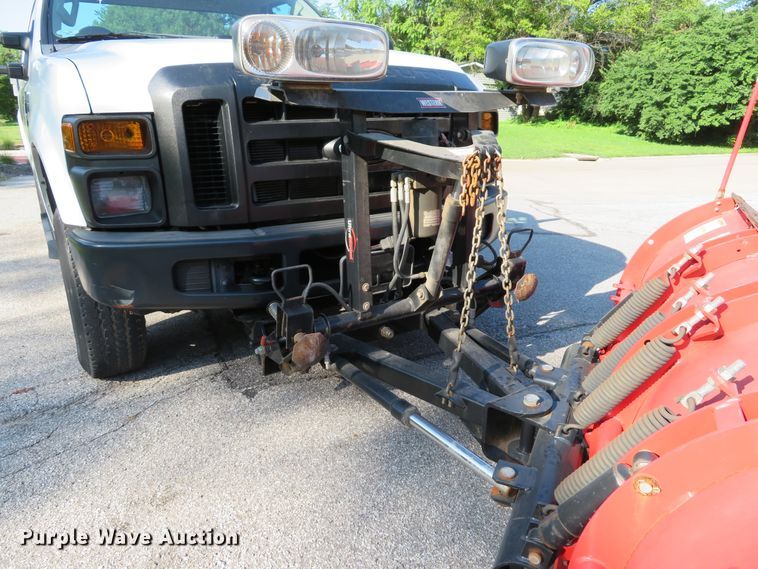 image for item DE8244 2009 Ford F350 Super Duty XL pickup truck