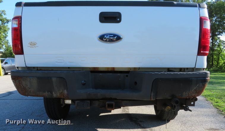 image for item DE8244 2009 Ford F350 Super Duty XL pickup truck