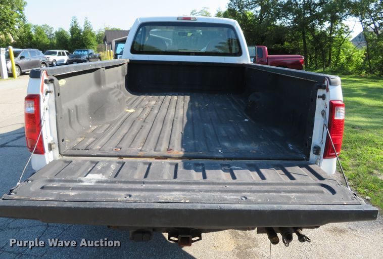 image for item DE8244 2009 Ford F350 Super Duty XL pickup truck