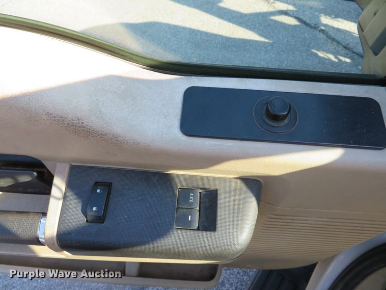 image for item DE8244 2009 Ford F350 Super Duty XL pickup truck