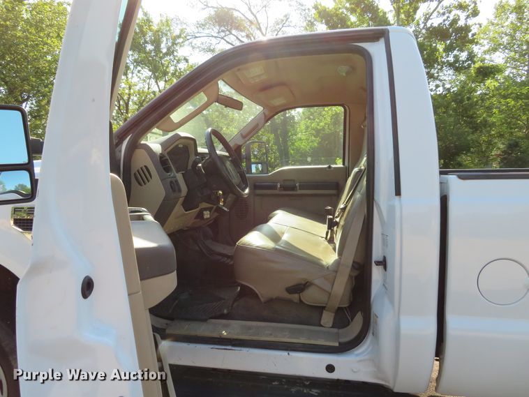 image for item DE8244 2009 Ford F350 Super Duty XL pickup truck