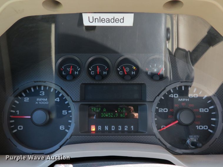 image for item DE8244 2009 Ford F350 Super Duty XL pickup truck