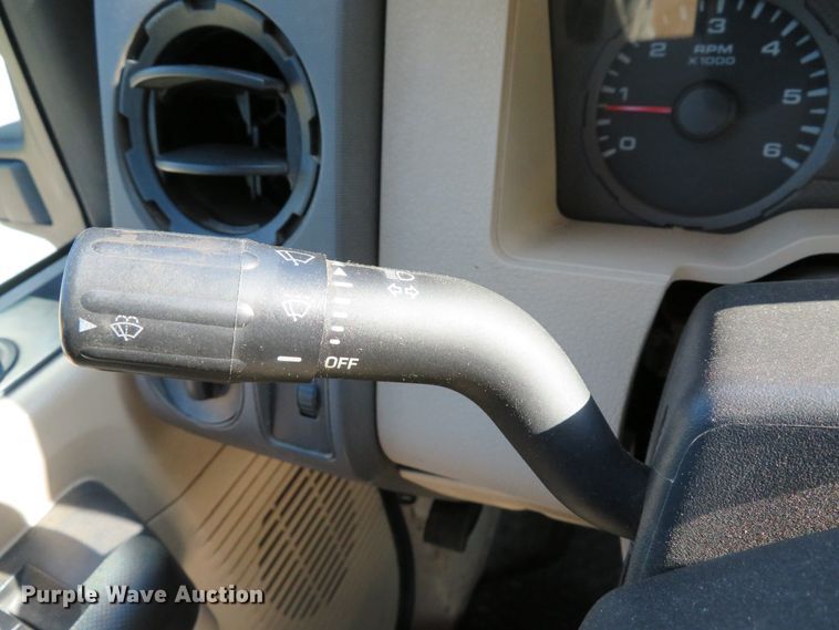 image for item DE8244 2009 Ford F350 Super Duty XL pickup truck