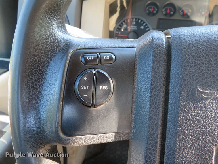 image for item DE8244 2009 Ford F350 Super Duty XL pickup truck