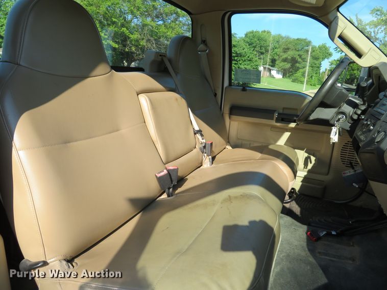 image for item DE8244 2009 Ford F350 Super Duty XL pickup truck