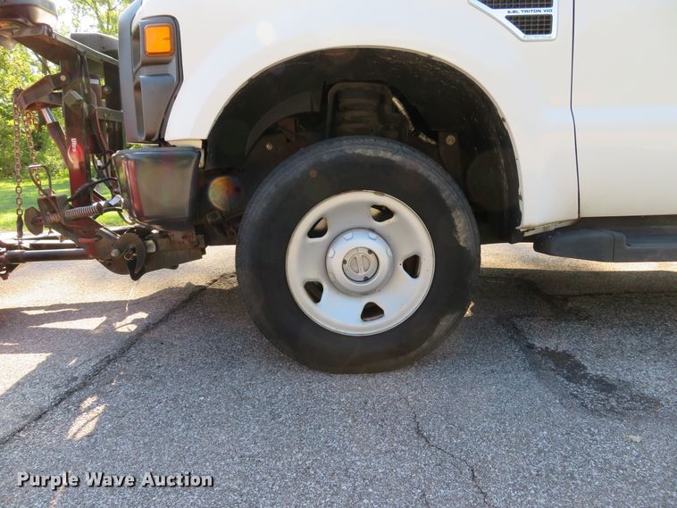 image for item DE8244 2009 Ford F350 Super Duty XL pickup truck