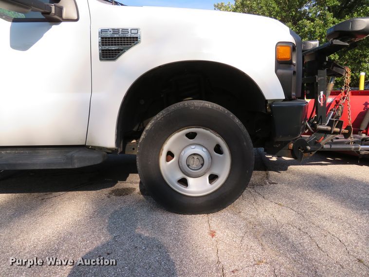 image for item DE8244 2009 Ford F350 Super Duty XL pickup truck