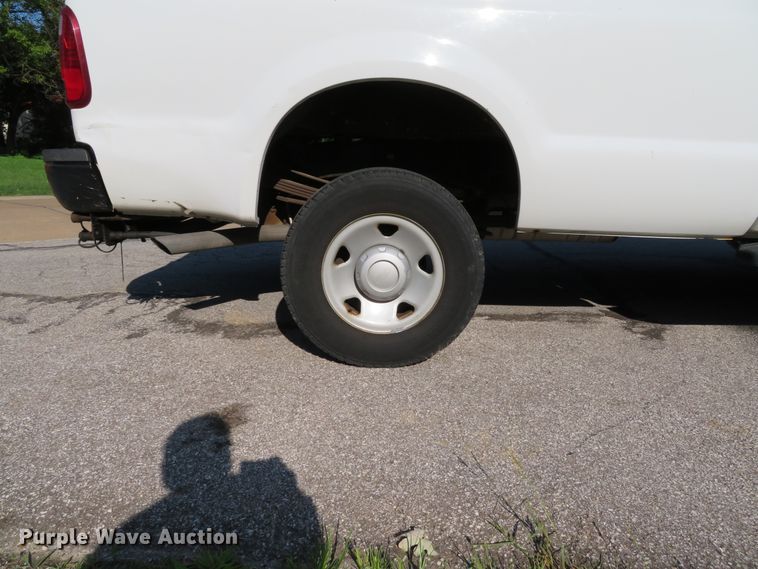 image for item DE8244 2009 Ford F350 Super Duty XL pickup truck