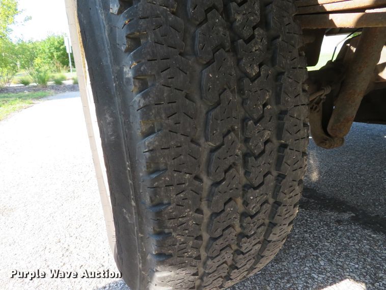 image for item DE8244 2009 Ford F350 Super Duty XL pickup truck