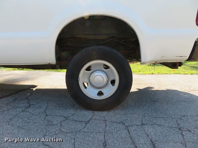 image for item DE8244 2009 Ford F350 Super Duty XL pickup truck