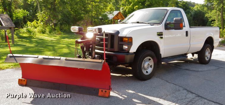 image for item DE8245 2009 Ford F350 Super Duty XL pickup truck