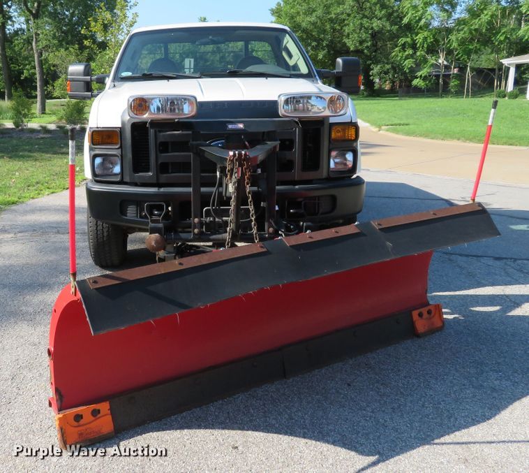 image for item DE8245 2009 Ford F350 Super Duty XL pickup truck