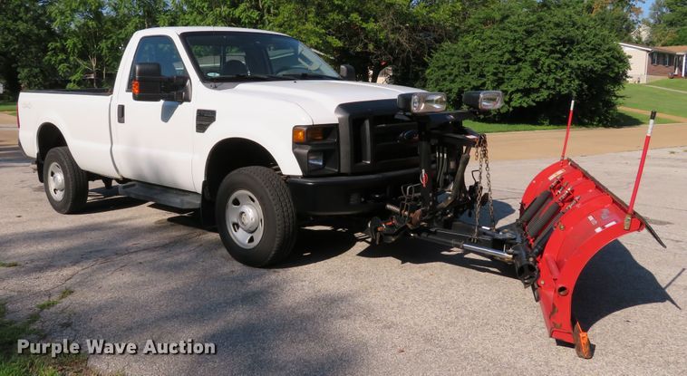 image for item DE8245 2009 Ford F350 Super Duty XL pickup truck