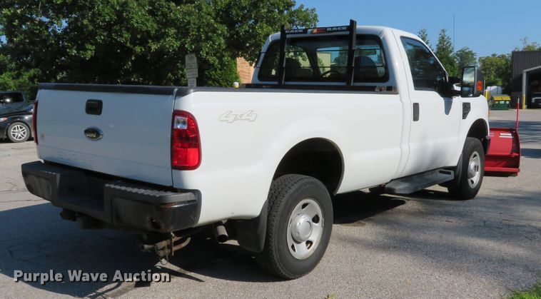 image for item DE8245 2009 Ford F350 Super Duty XL pickup truck