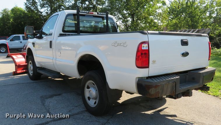 image for item DE8245 2009 Ford F350 Super Duty XL pickup truck