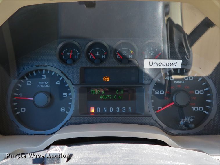 image for item DE8245 2009 Ford F350 Super Duty XL pickup truck