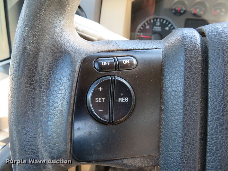 image for item DE8245 2009 Ford F350 Super Duty XL pickup truck