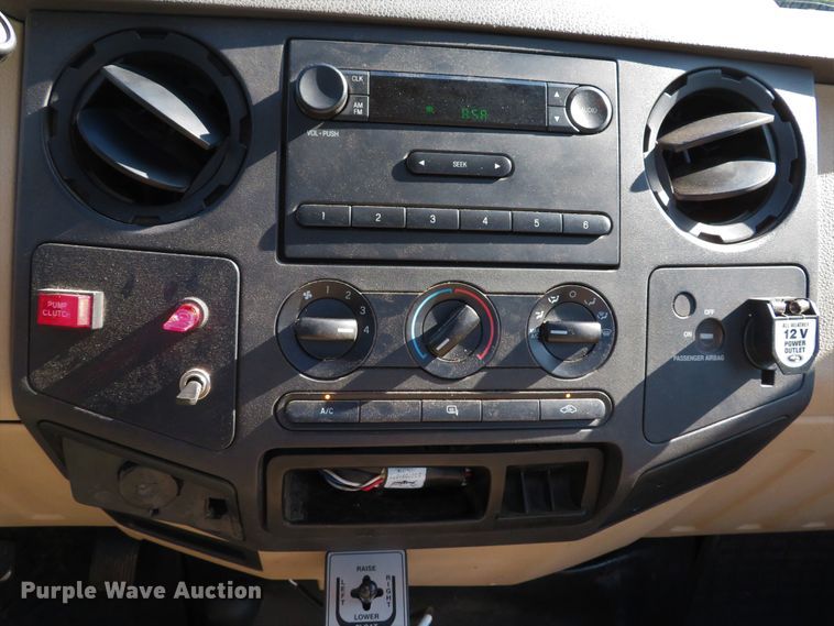 image for item DE8245 2009 Ford F350 Super Duty XL pickup truck