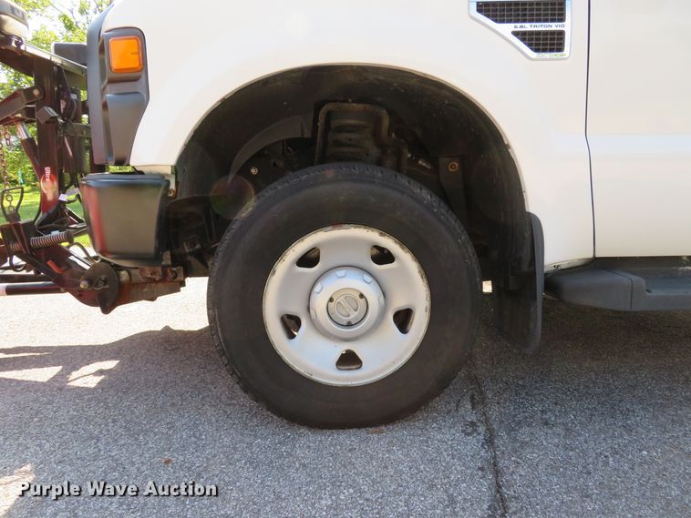 image for item DE8245 2009 Ford F350 Super Duty XL pickup truck