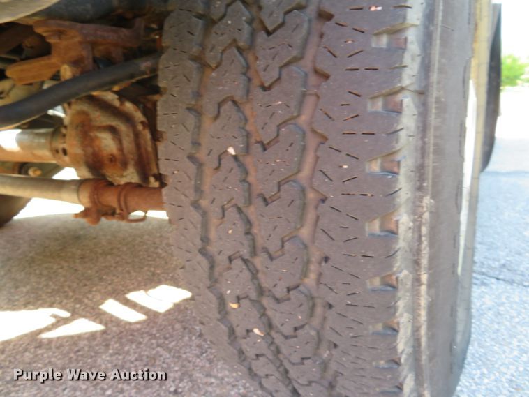 image for item DE8245 2009 Ford F350 Super Duty XL pickup truck