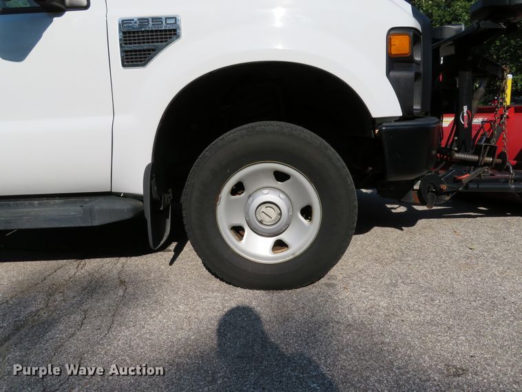image for item DE8245 2009 Ford F350 Super Duty XL pickup truck
