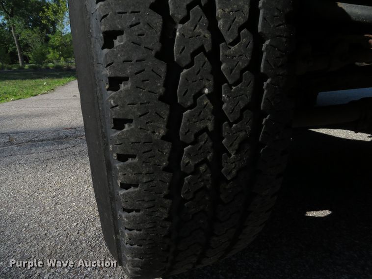 image for item DE8245 2009 Ford F350 Super Duty XL pickup truck