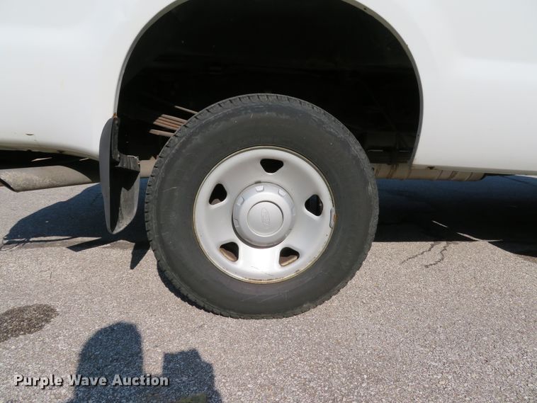 image for item DE8245 2009 Ford F350 Super Duty XL pickup truck