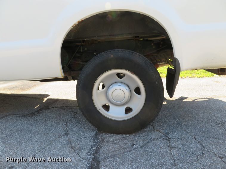 image for item DE8245 2009 Ford F350 Super Duty XL pickup truck