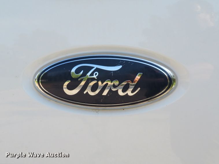 image for item DE8245 2009 Ford F350 Super Duty XL pickup truck