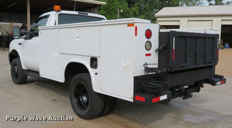 image for item DE8255 2006 Ford F350 Super Duty XL utility bed pickup truck
