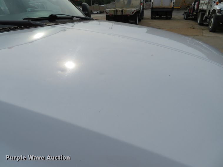 image for item DE8255 2006 Ford F350 Super Duty XL utility bed pickup truck