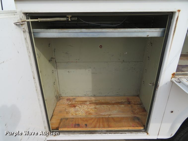 image for item DE8255 2006 Ford F350 Super Duty XL utility bed pickup truck