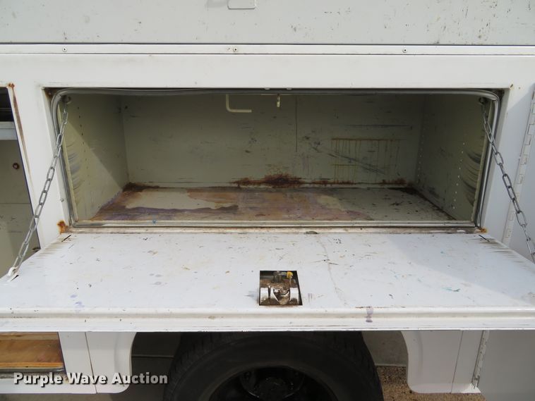 image for item DE8255 2006 Ford F350 Super Duty XL utility bed pickup truck