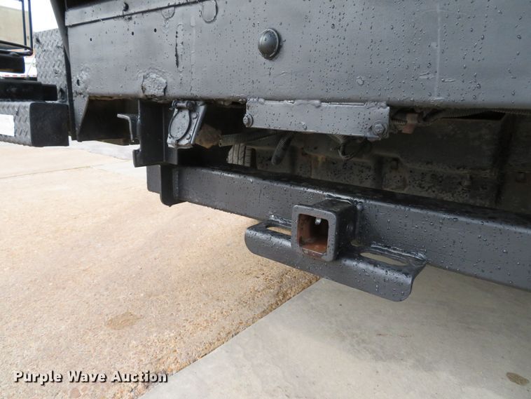 image for item DE8255 2006 Ford F350 Super Duty XL utility bed pickup truck