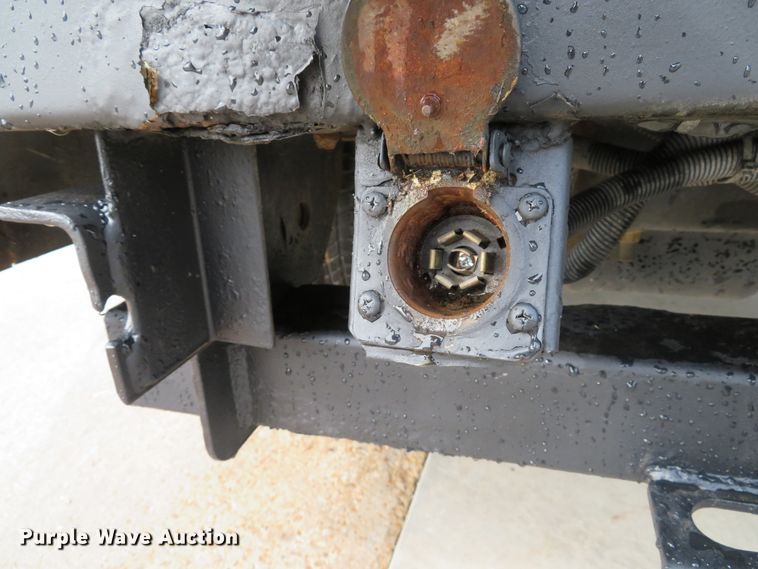 image for item DE8255 2006 Ford F350 Super Duty XL utility bed pickup truck