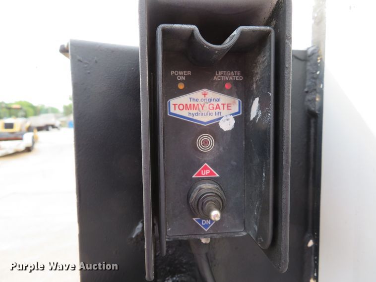 image for item DE8255 2006 Ford F350 Super Duty XL utility bed pickup truck