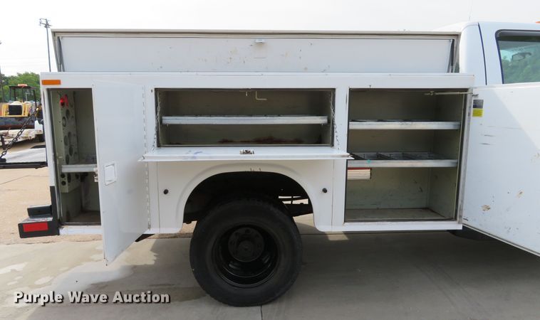 image for item DE8255 2006 Ford F350 Super Duty XL utility bed pickup truck