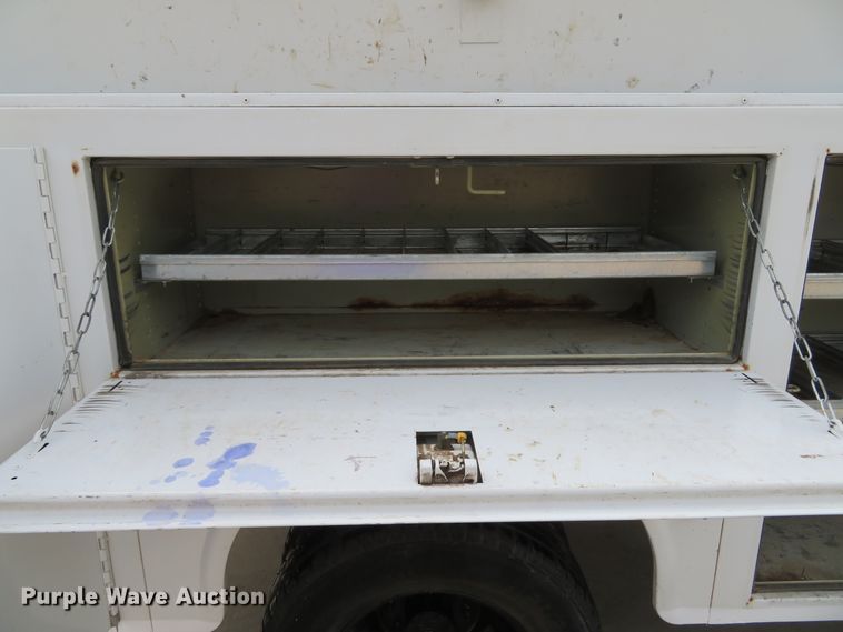 image for item DE8255 2006 Ford F350 Super Duty XL utility bed pickup truck