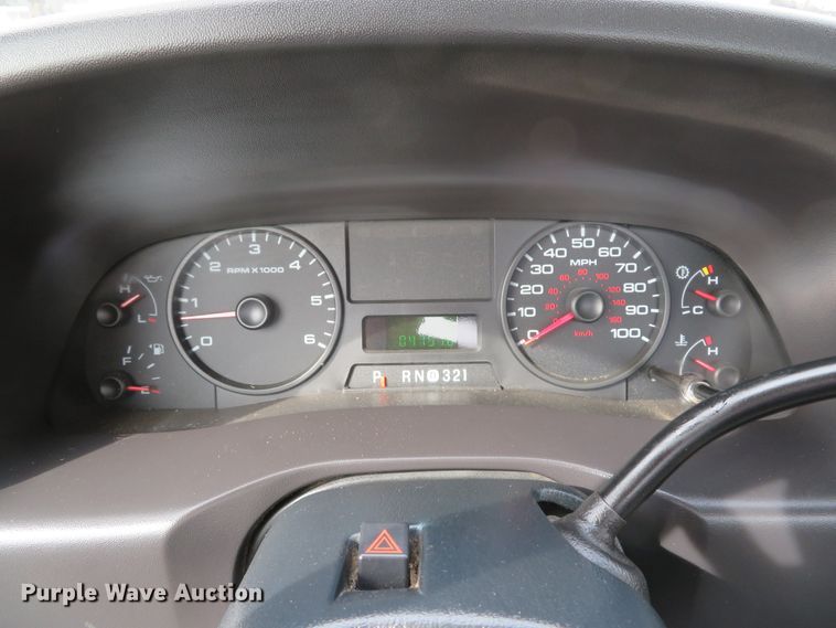 image for item DE8255 2006 Ford F350 Super Duty XL utility bed pickup truck