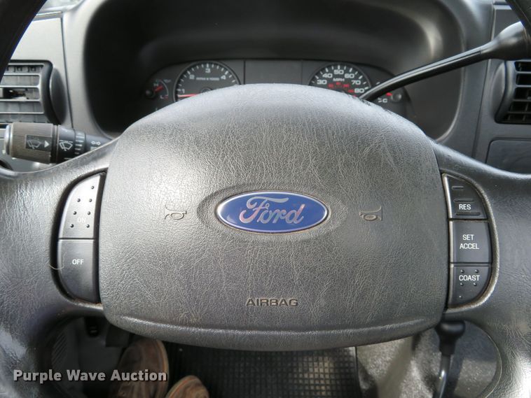 image for item DE8255 2006 Ford F350 Super Duty XL utility bed pickup truck