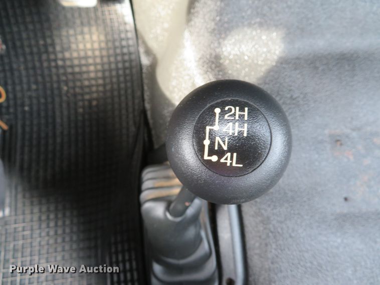 image for item DE8255 2006 Ford F350 Super Duty XL utility bed pickup truck